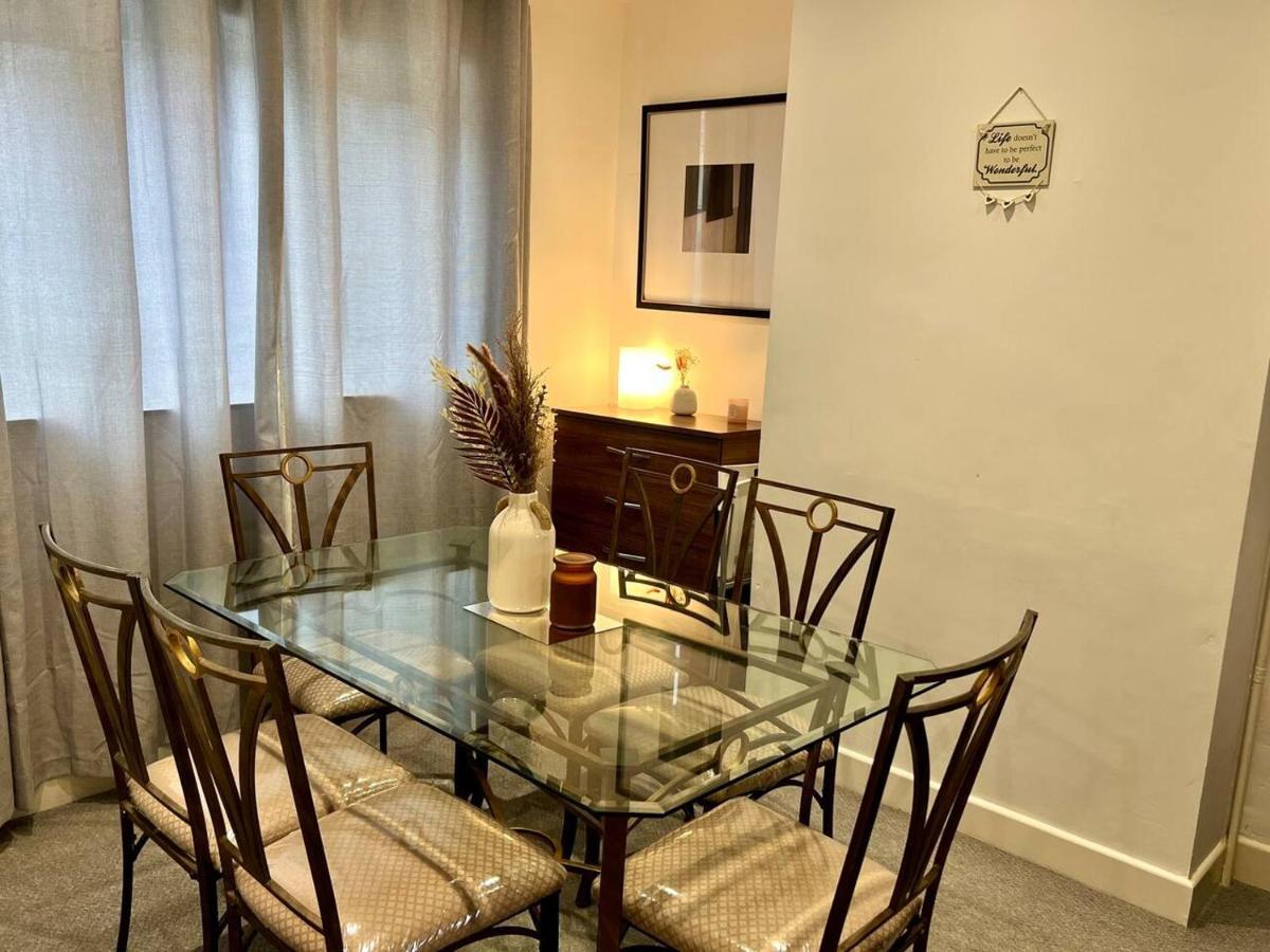 4 Bedroom Terrace House ويلينغبوره المظهر الخارجي الصورة