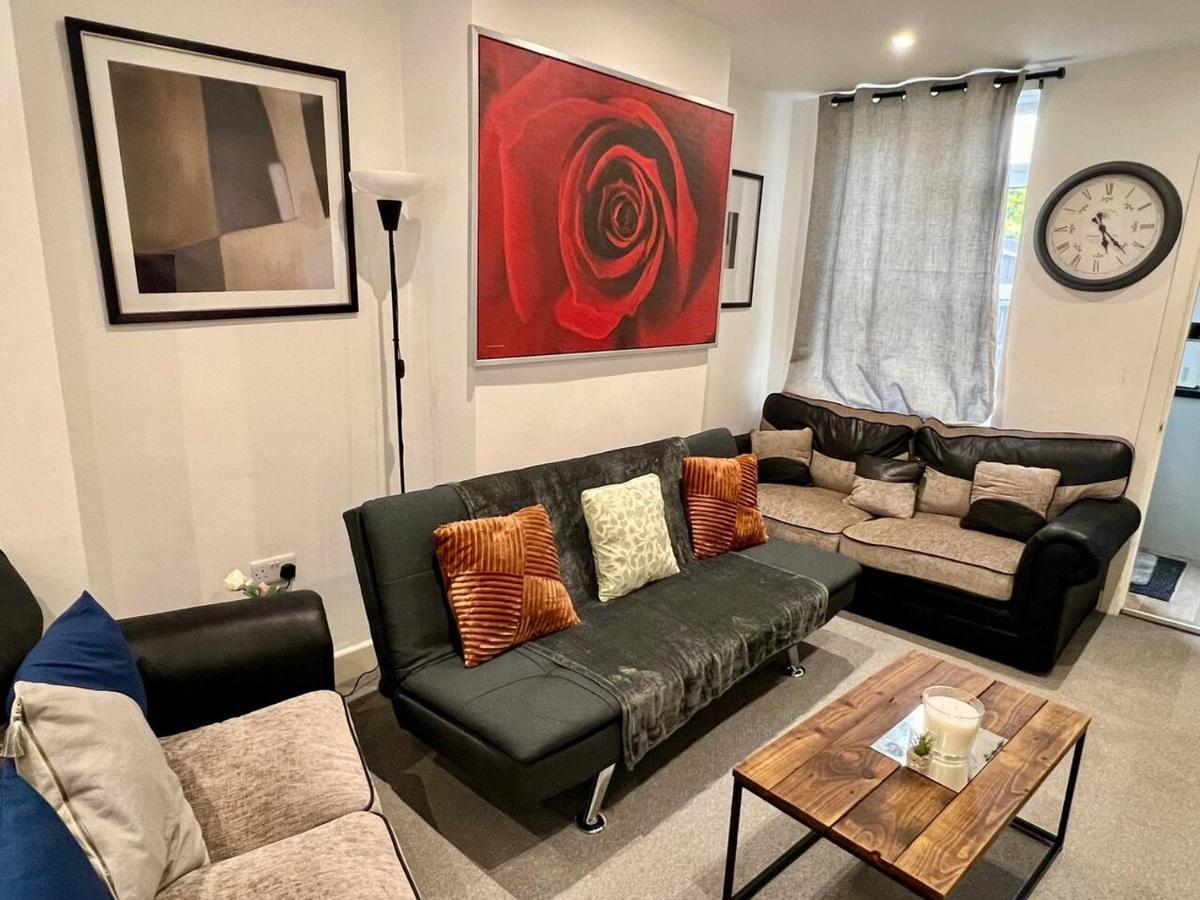 4 Bedroom Terrace House ويلينغبوره المظهر الخارجي الصورة