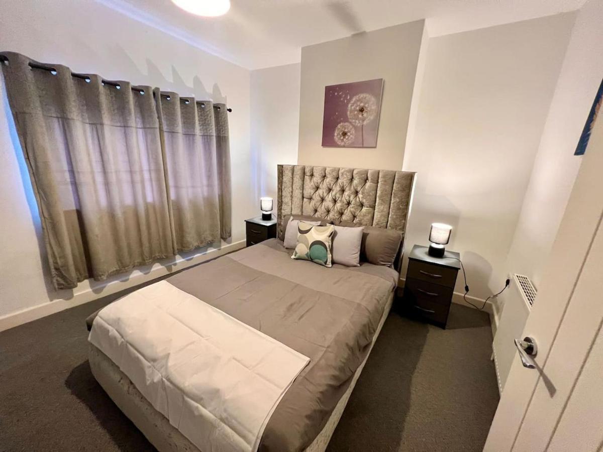 4 Bedroom Terrace House ويلينغبوره المظهر الخارجي الصورة