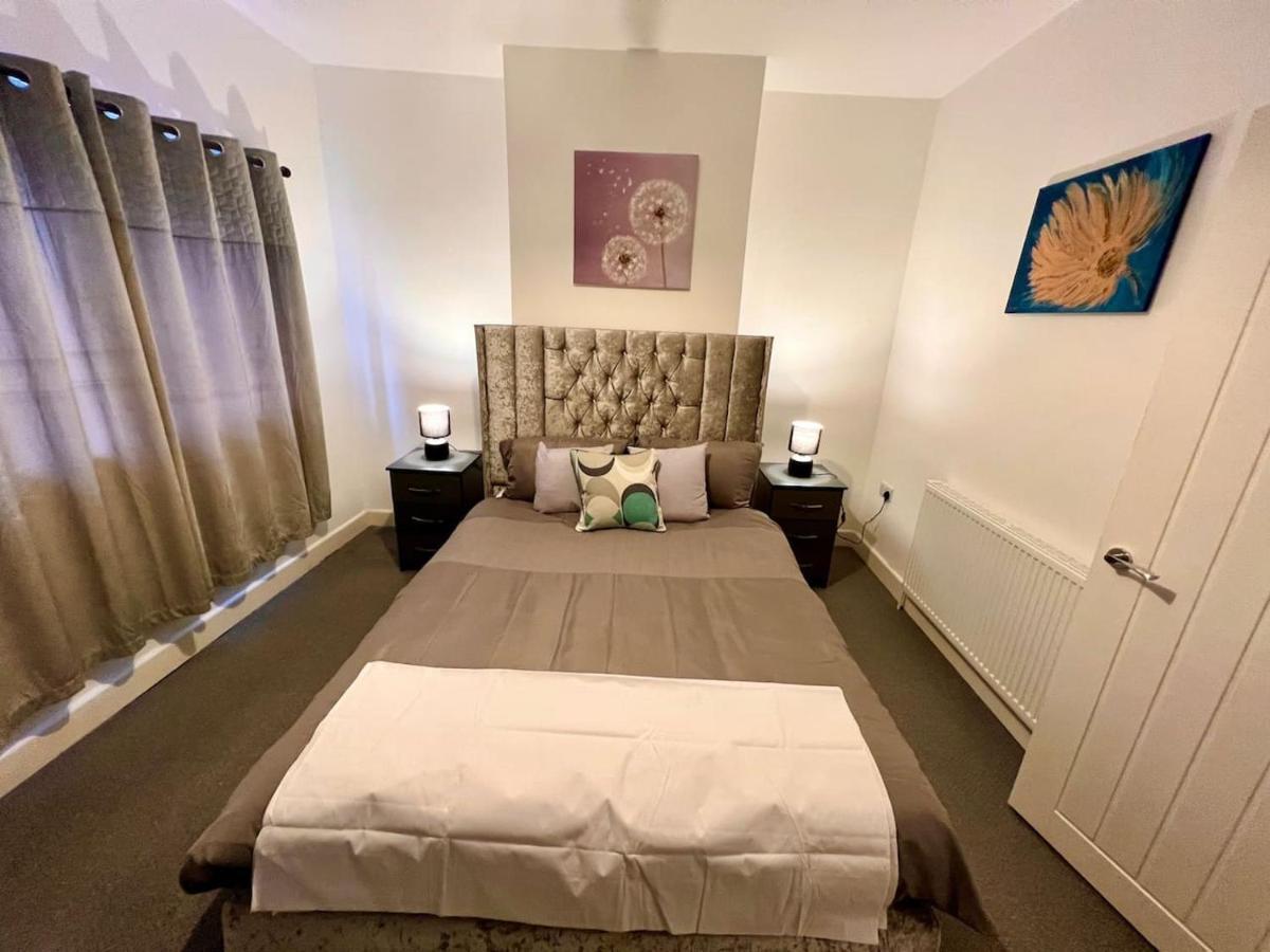 4 Bedroom Terrace House ويلينغبوره المظهر الخارجي الصورة